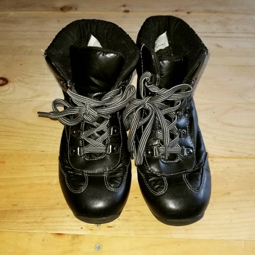 Sporto waterproof wedge ankle booties